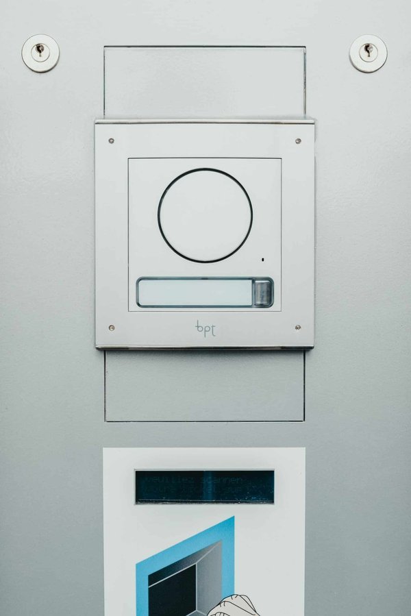 Comment s'assurer que les serrures électroniques sont conformes aux normes de sécurité actuelles ?